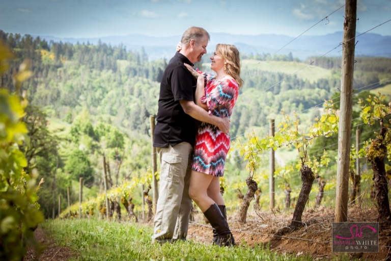Tulsa Oklahoma engagement photographer travels to Oregon vineyards